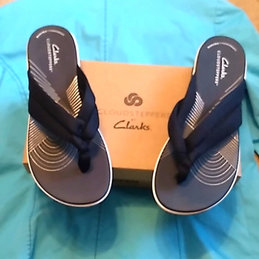 NIB Women's Clarks Cloudsteppers navy sandals size 9